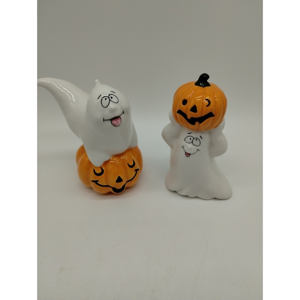 Set Of 2 Adorable Playful Ceramic Halloween Ghost Figurines 4" Tall Pumpkins